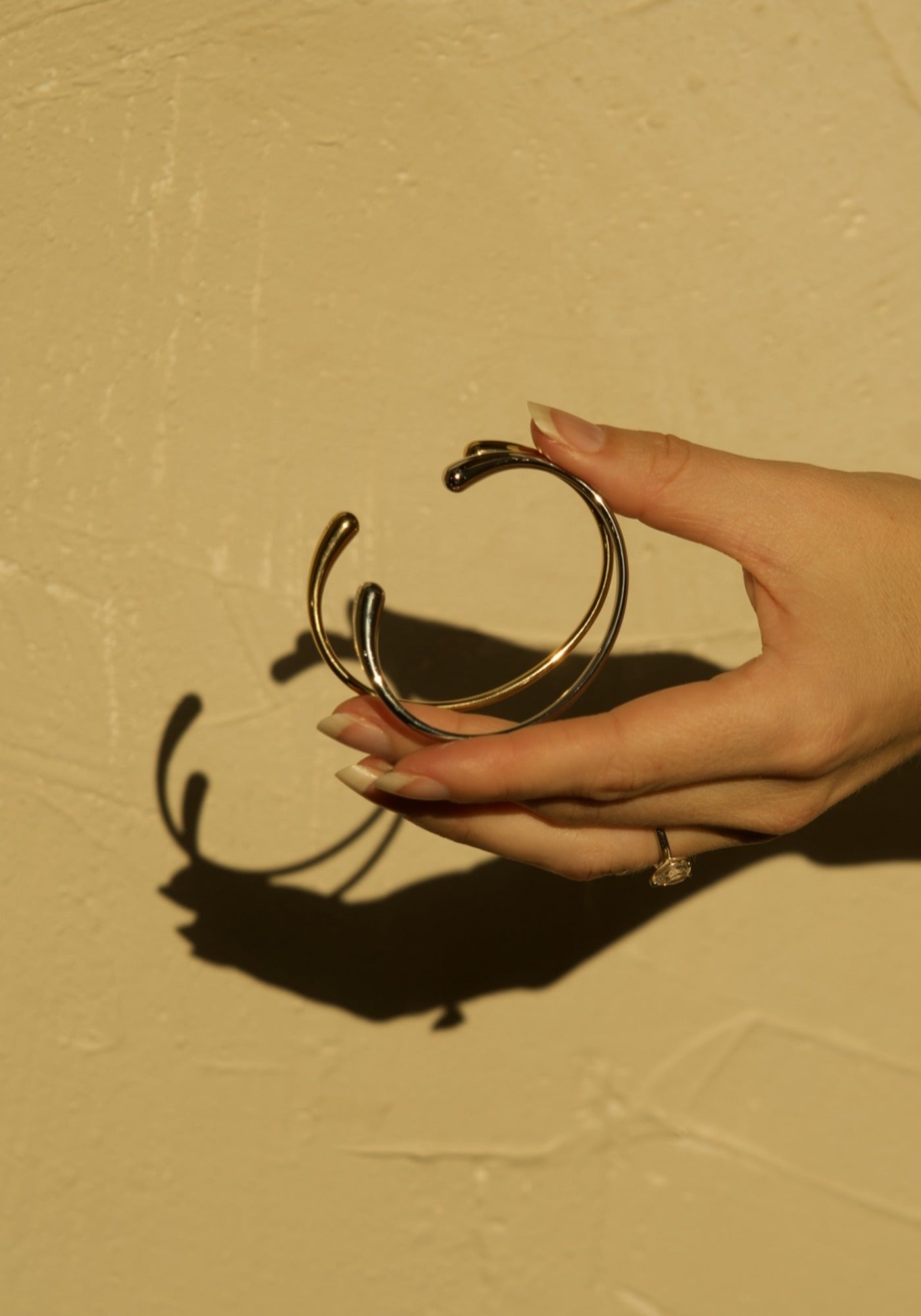 Minimal Bracelet in gold and silver held together